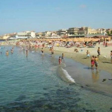 Ferienwohnung Cosy Studio Flat On The Seaside Lido di Ostia Exterior foto